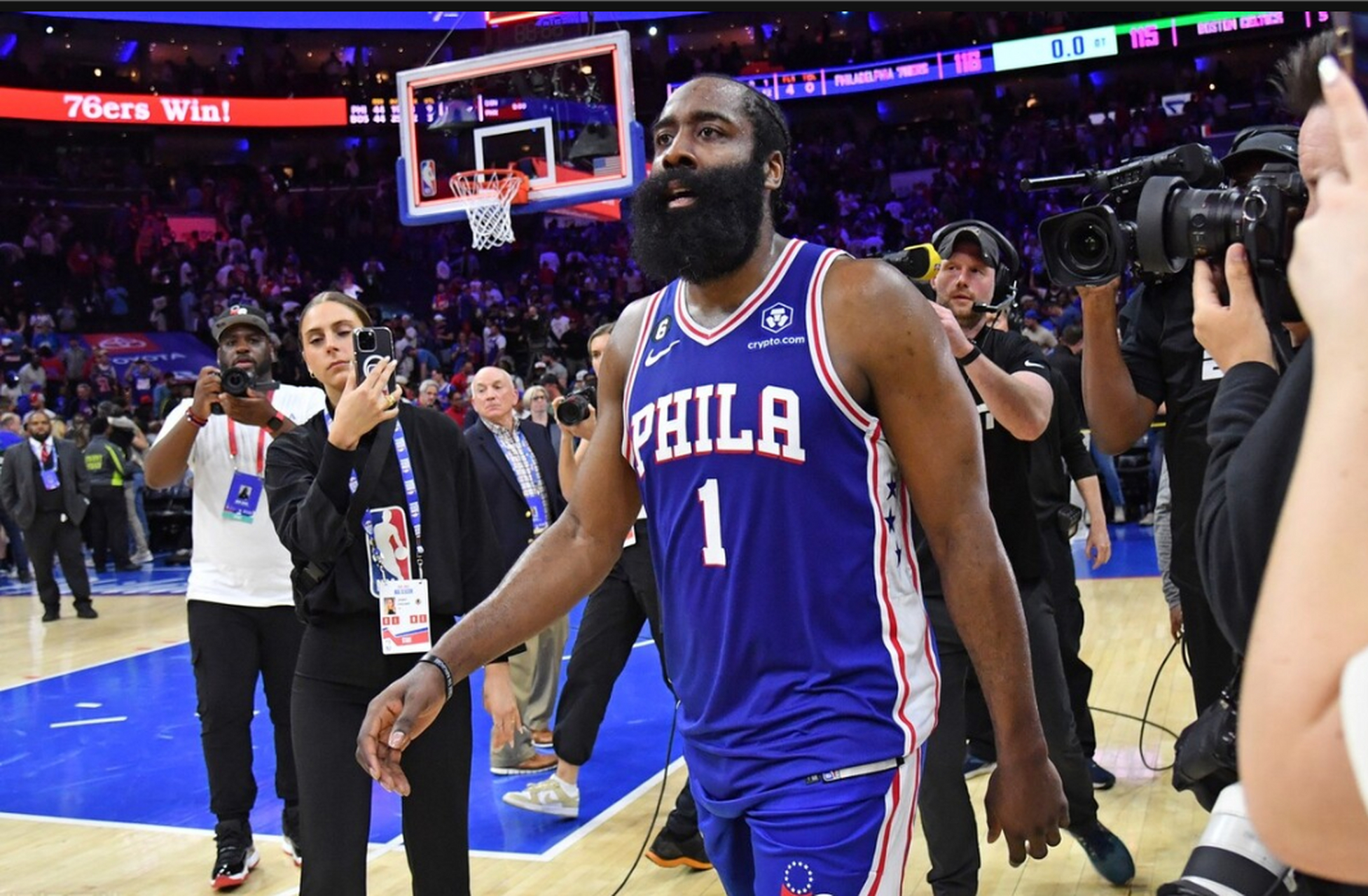 那不勒斯训练开放日；加时末段回应争议引欢呼；NBA季后赛在即；心理建设被强调的简单介绍-英雄联盟